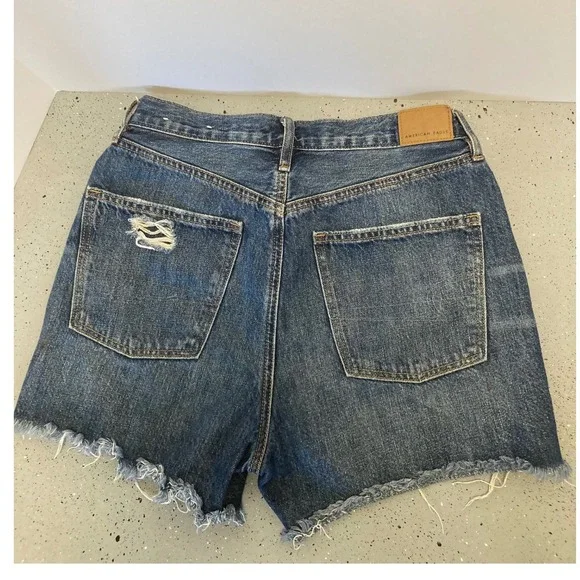 American Eagle 90s Boyfriend Shorts Medium Wash Distressed Denim Size 6 - Picture 2 of 7